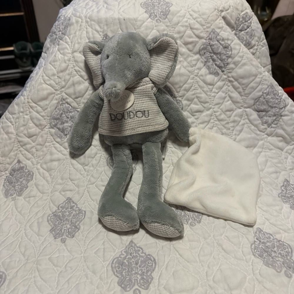 Doudou et Compagnie Elephant Plush with Blanket